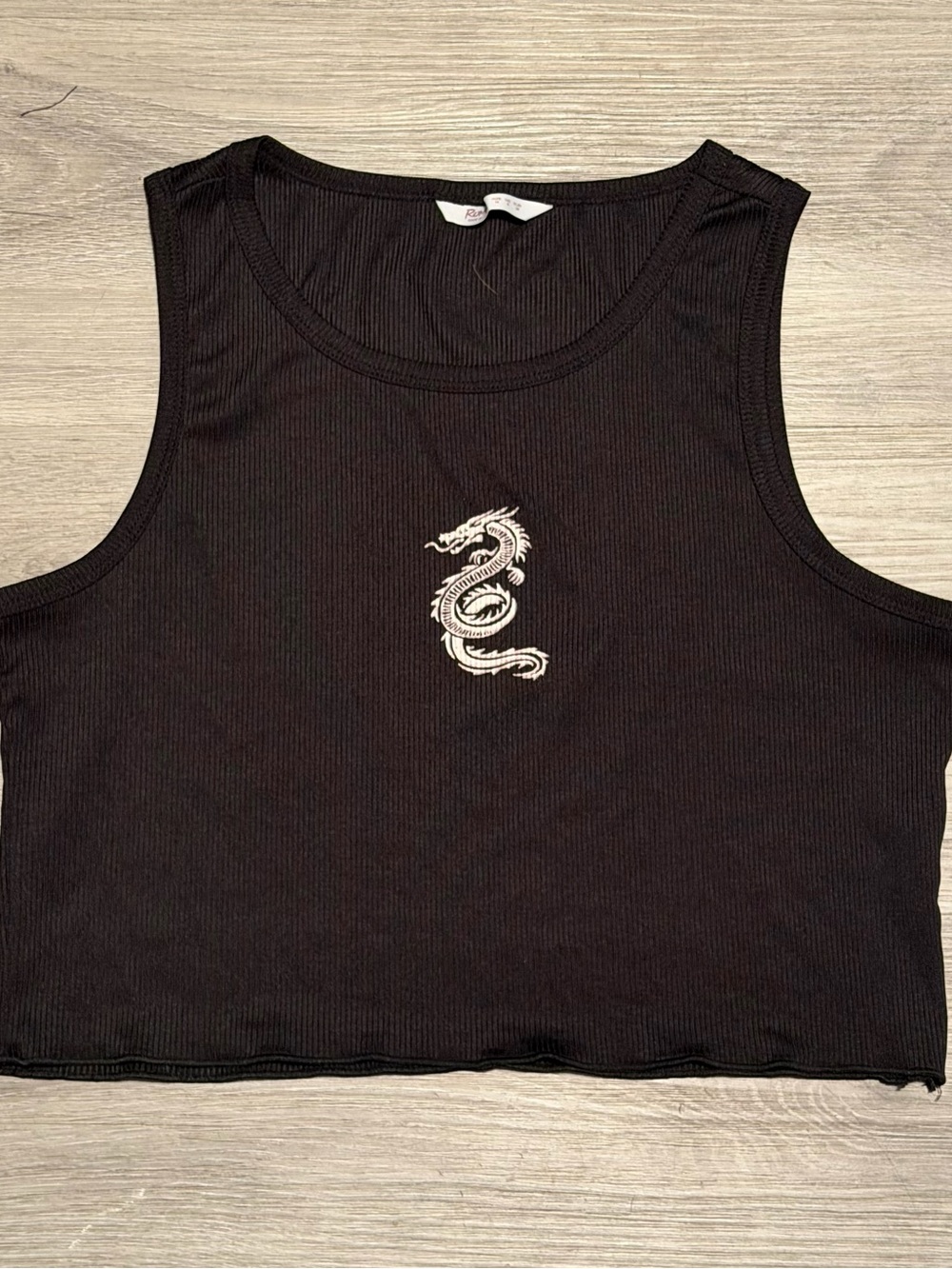 ROMWE Black Ribbed Cropped Tank with White Dragon Motif